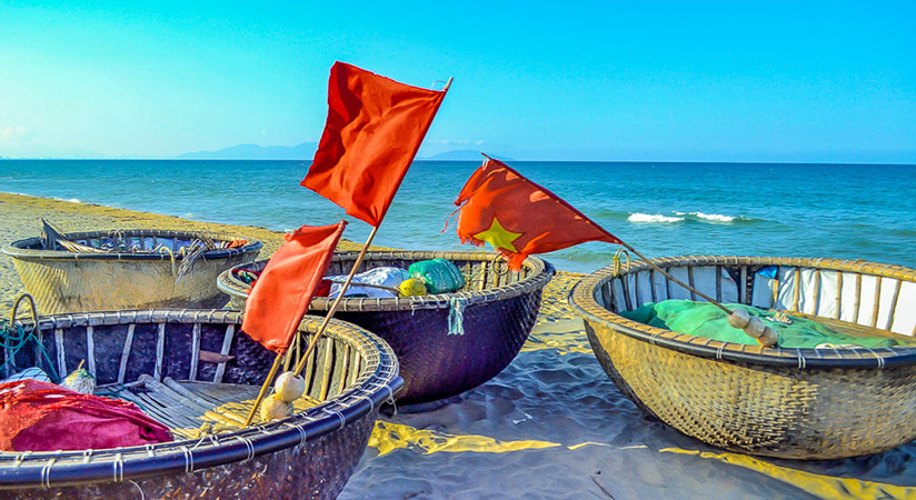 Enjoy yourself in the beautiful beach of Hoi An 